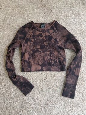 VS PINK Brown Tie-Dye Long Sleeve Crop Top with thumbholes